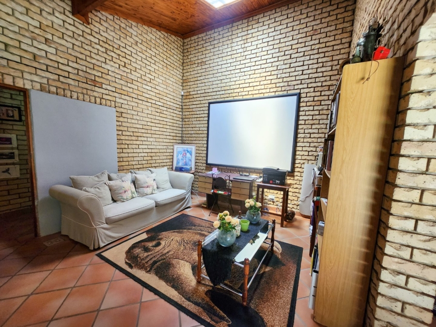 4 Bedroom Property for Sale in Flamwood North West